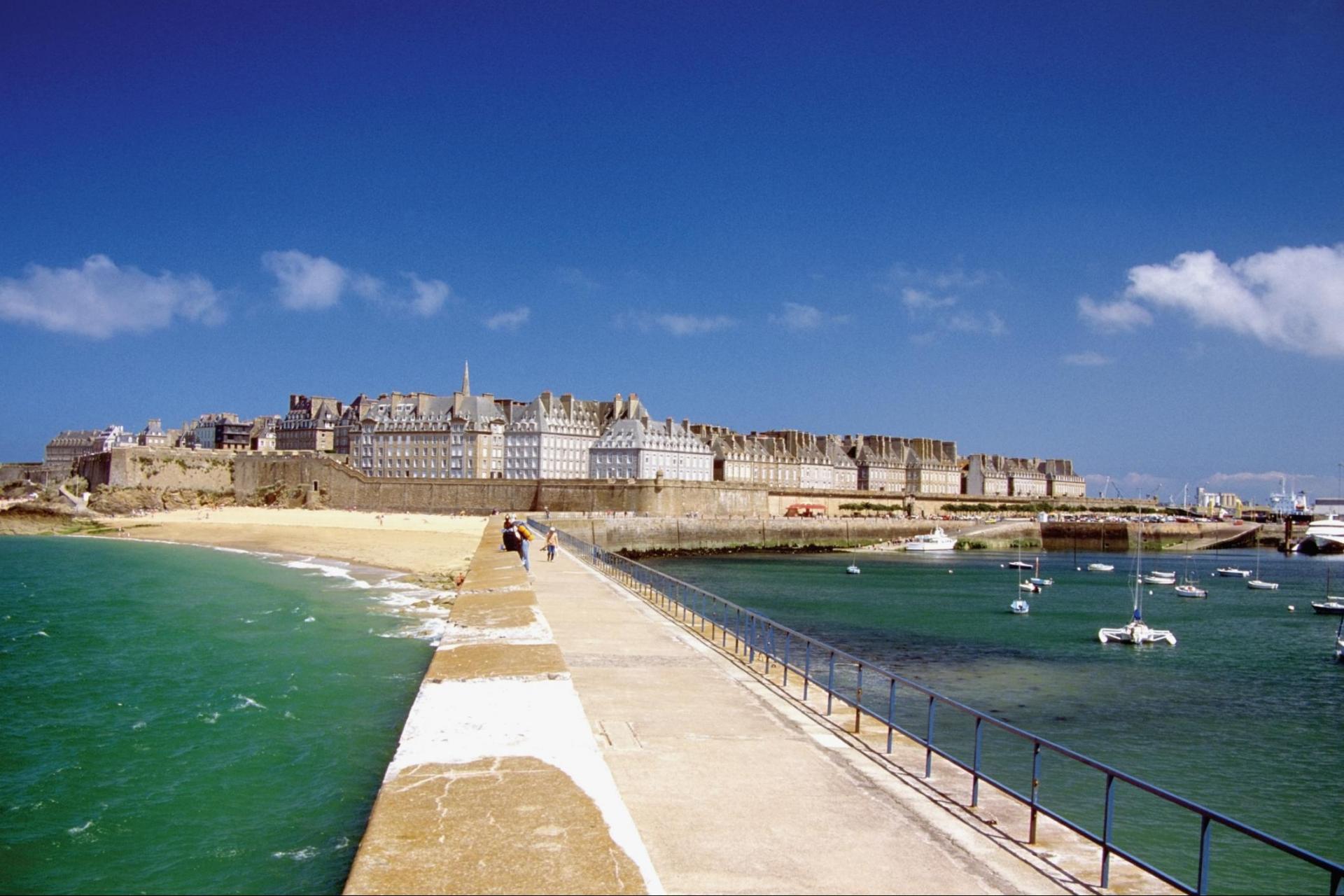 Normandy Day Trip from Paris with Cemetery Tour