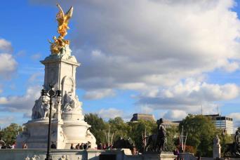 Buckingham Palace Tour and Changing of the Guard
