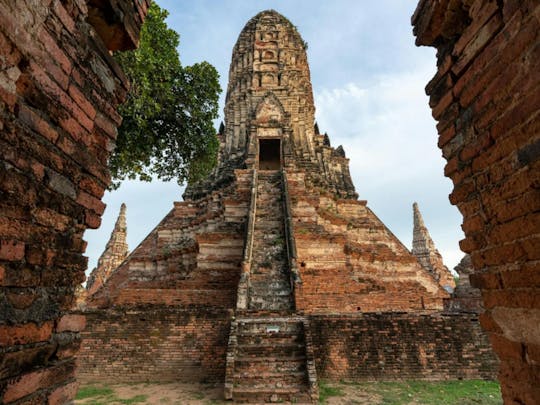 Excursión de un día completo en furgoneta a Ayutthaya y el Mercado Flotante