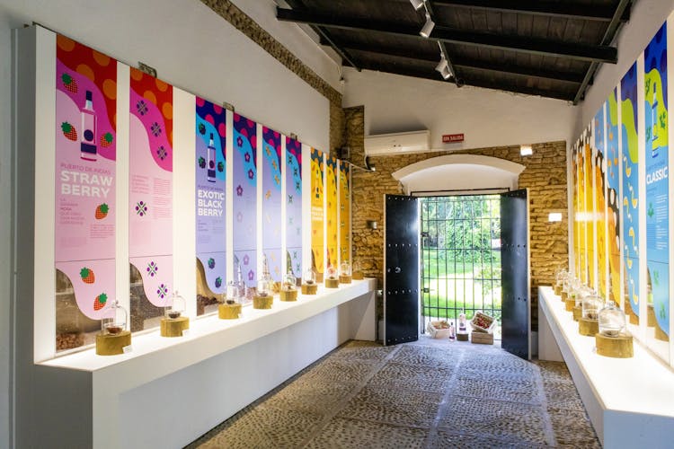 Tour premium Destilería Puerto de Indias con degustación de ginebra y cóctel