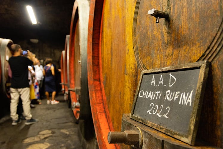 Old vintage wine tour and tasting with Tuscan lunch