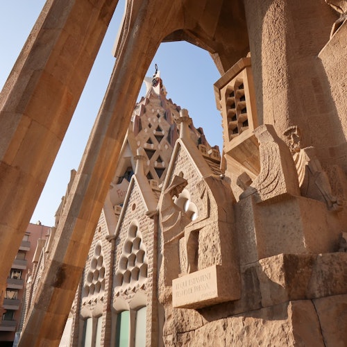 Sagrada Familia: entrada sin colas + tour en chino con guía