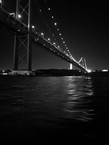 2-hour evening cruise on Tagus River with a welcome drink
