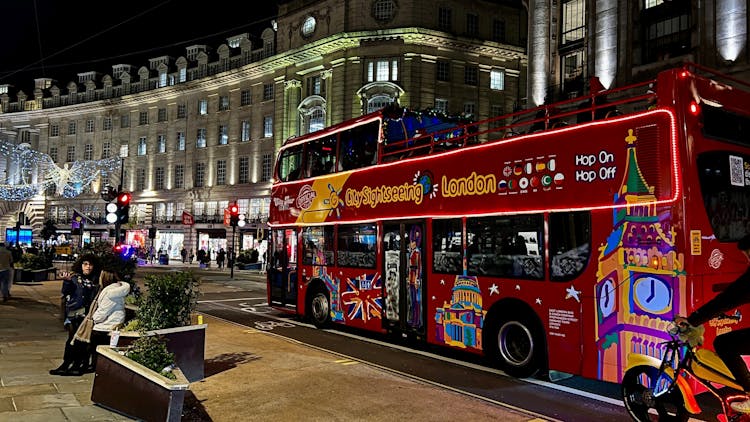 Christmas lights tour by bus and boat in London