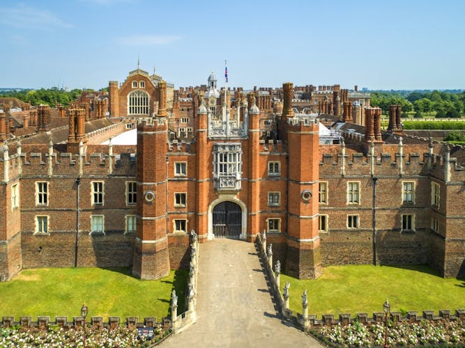 Half-day tour to Hampton Court Palace from London with tickets
