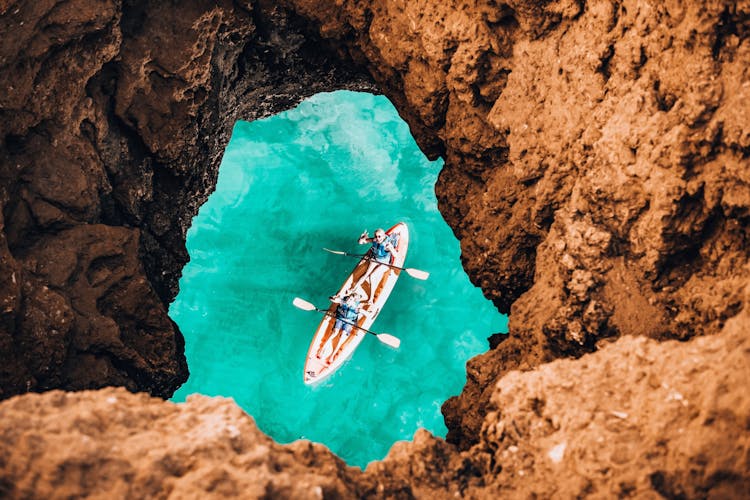Recorrido en kayak por cuevas y acantilados de Albufeira