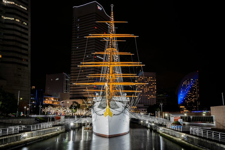 Yokohama full-day tour with private driver and local guide