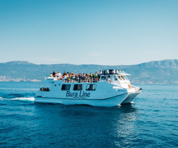 Excursión en barco por las tres islas desde Split, con almuerzo incluido.