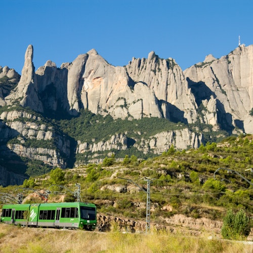Montserrat: Visita guiada desde Barcelona con Cremallera + Actuación Coral