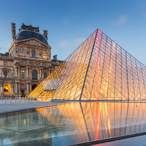 Paris: Small Group Tour from London + Seine River Cruise