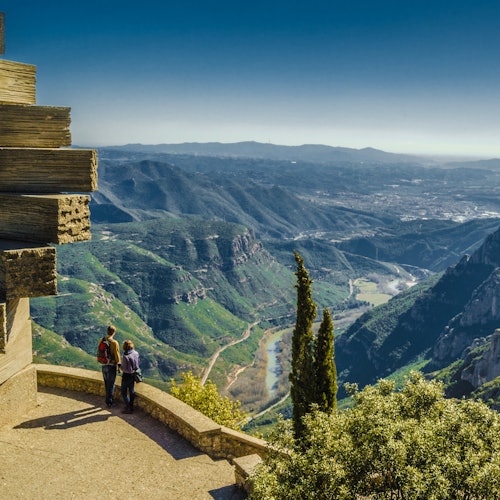 Tarjeta de Montaña de Montserrat: Tren desde Barcelona + Cremallera + Moreneta + Coro