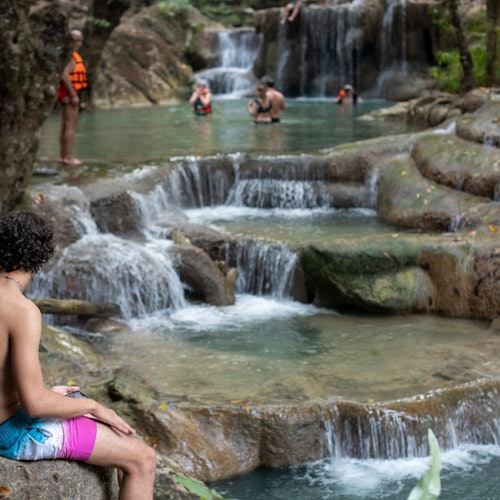 Desde Bangkok: Excursión al Parque Nacional de Erawan - Cascada de Erawan y Puente del Río Kwai