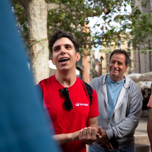 Barcelona: Small Group Guided Walking Tour + Tapas & Drink