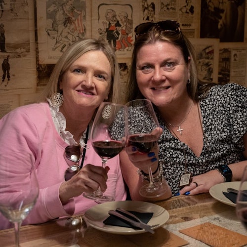 Barcelona: Small Group Guided Tapas & Wine Tour