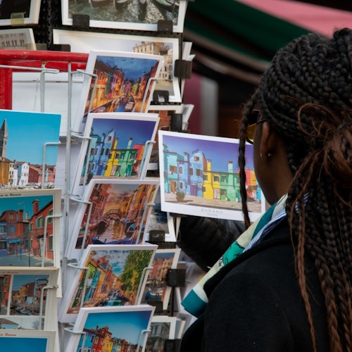 Murano and Burano: Boat Tour from Train Station + Glass-blowing Demo