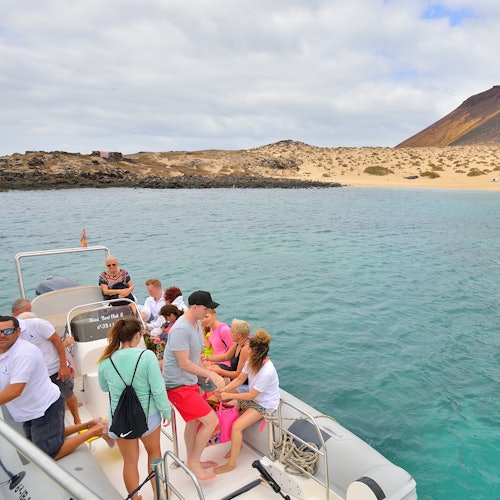La Graciosa: Excursión en Catamarán + Comida + Ferry de ida y vuelta desde Lanzarote