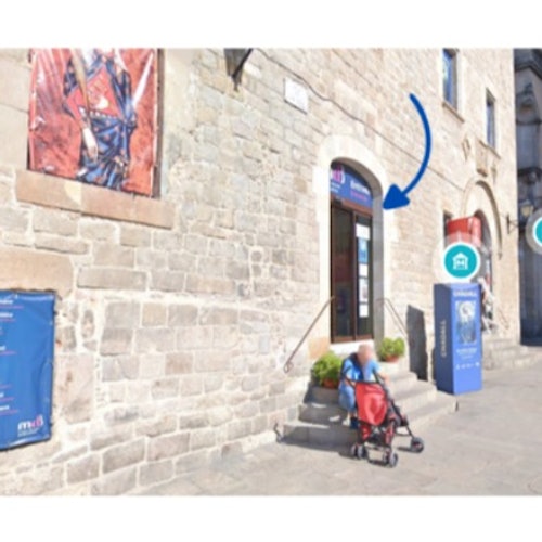 Barcelona Cathedral Skip-the-line Guided Tour with Rooftop Terraces & VR