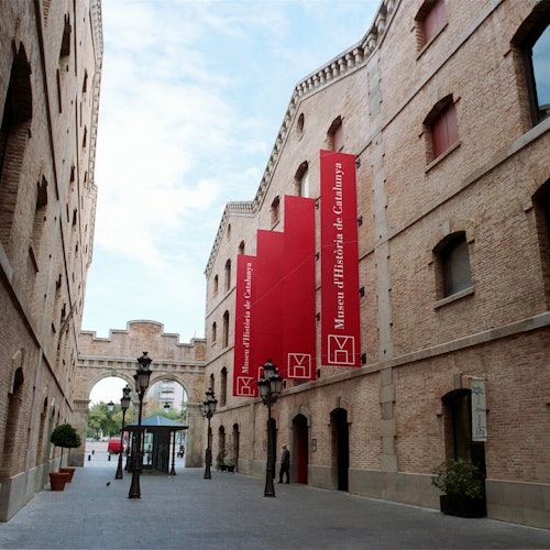 Museu d'Història de Catalunya: Sin colas