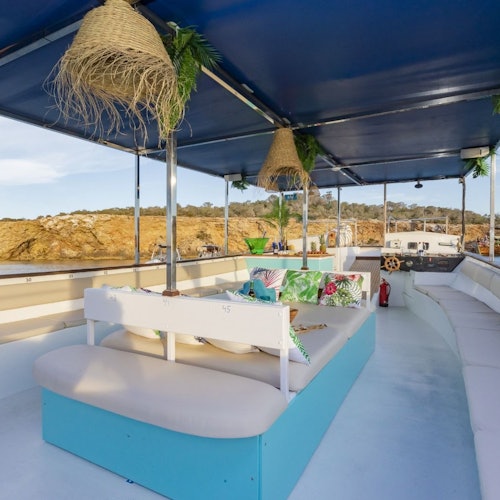 Ibiza: Paseo en Barco al Atardecer con Música, Tapas y Barra Libre Premium