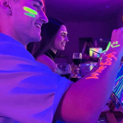 Madrid: Taller Guiado de Pintura y Vino de la Academia Wine Gogh Glow