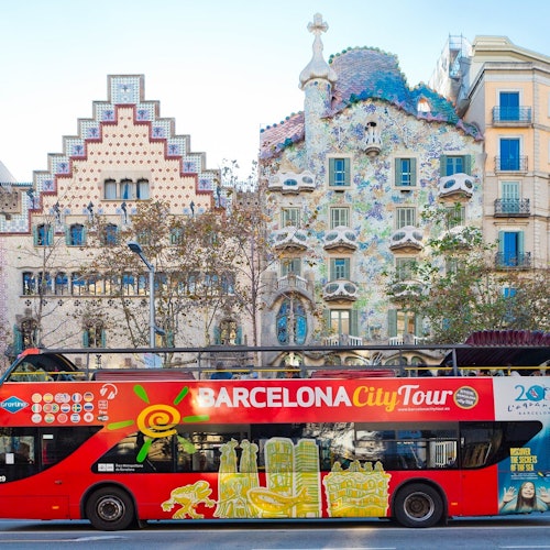 Barcelona: City Tour Hop-on Hop-off Bus + Eco Catamaran Cruise