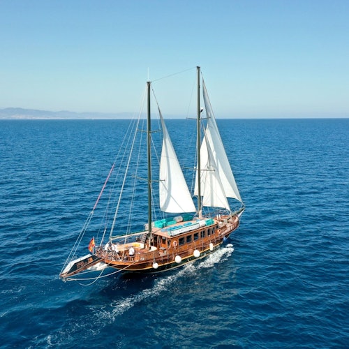 Barcelona: Paseo en barco con Aperol Spritz