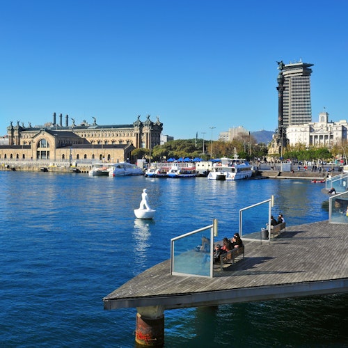 Barcelona: "Las Golondrinas" Navegación de 1 hora por la costa