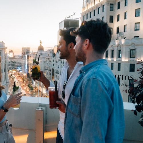 Madrid: Tour Gastronómico en Grupo Reducido con Tapas, Vino y Azoteas