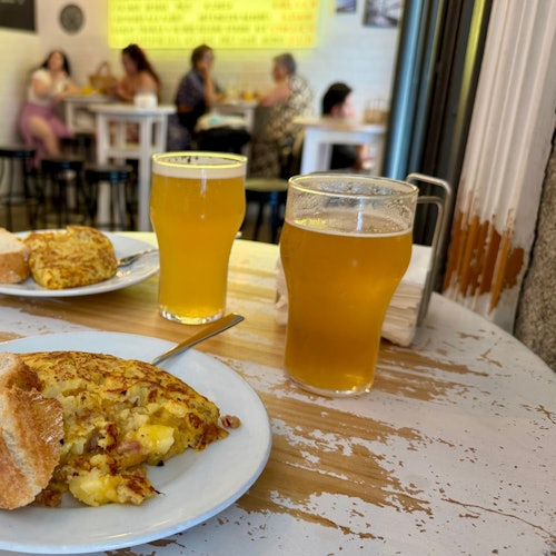 Madrid: Guided Walking Tour + Tapas Tasting & Drinks