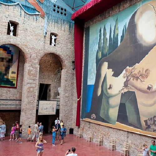 Museo Dalí, Figueres y Gerona: Tour guiado en grupo reducido desde Barcelona
