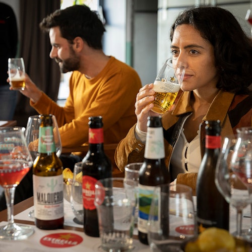 Visita guiada a la antigua fábrica de cerveza Estrella Damm + degustación de cerveza