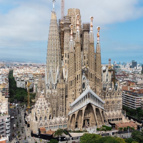 Sagrada Familia: Skip The Line Ticket + Small Group Guided Tour
