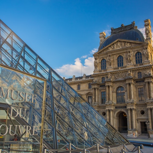 Louvre Museum: Dedicated Entry + Small Group Guided Tour