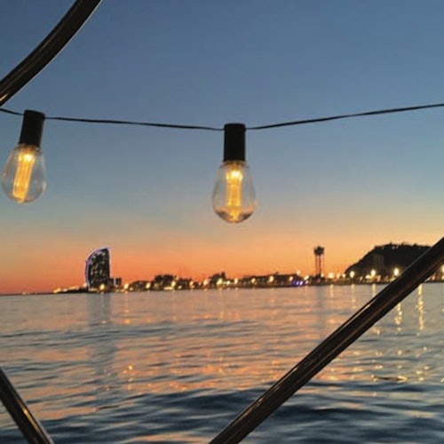 Barcelona: Excursión Privada en Velero al Atardecer + Bebida y Aperitivo
