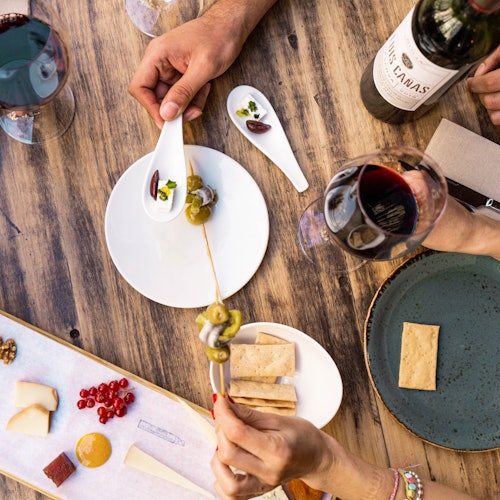 Barcelona: Ruta Enogastronómica Guiada para Grupos Reducidos
