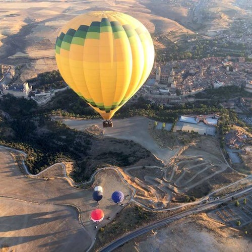Vuelo en globo sobre Segovia con transporte desde Madrid
