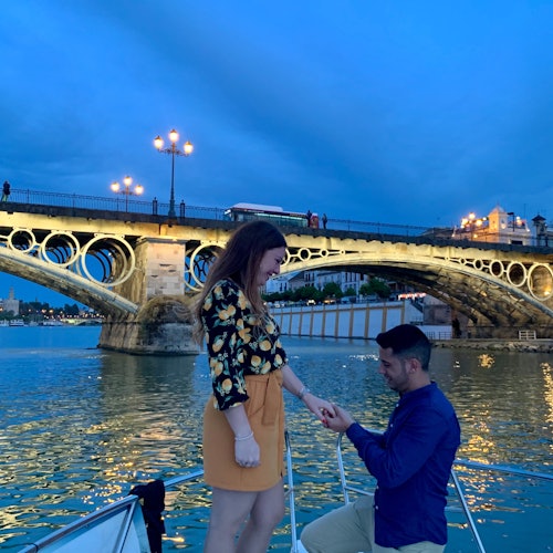 Sevilla: Excursión Romántica en Barco de 1 Hora