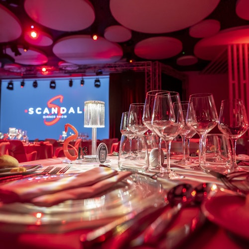 Costa Adeje: Cena-espectáculo Escándalo