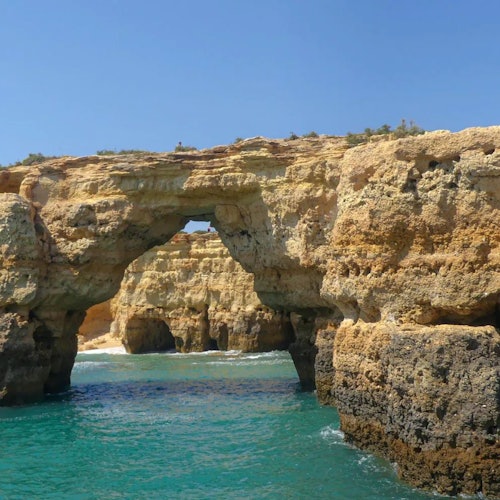 Benagil y Costa: Excursión en Catamarán desde Albufeira