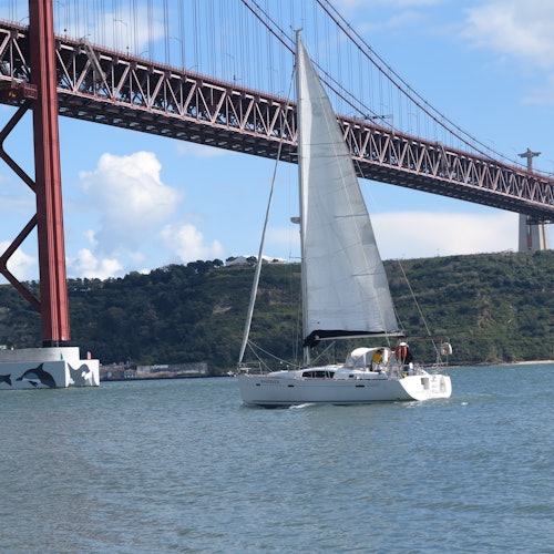 Lisbon: 1-Hour Morning Sailing Tour from Belém