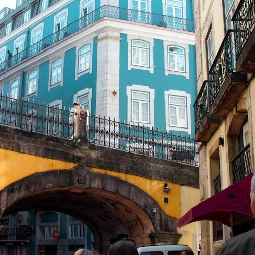 Lisbon: Guided City Tour + Boat Ride + Tastings