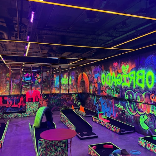 Neon Minigolf Lisbon: Fast Track Ticket