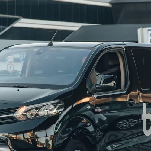 Porto: Private Transfer between Airport and City Center, Maia or Matosinhos