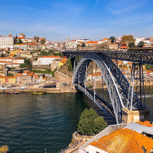 Porto: Scavenger Hunt & Sights Self-Guided Tour