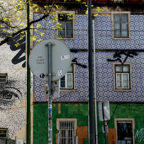 Lisbon: Guided Small-Group Street Art Walking Tour