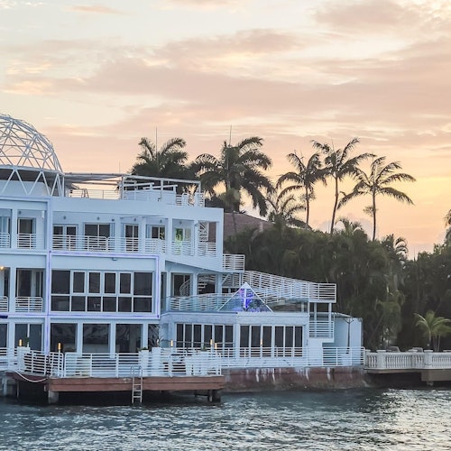 Miami: Biscayne Bay Sunset Cruise on Luxury Yacht