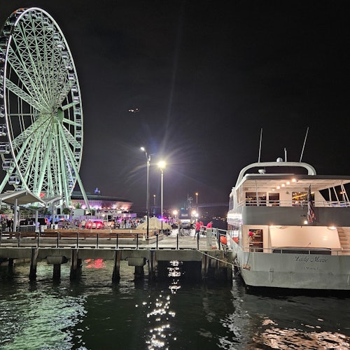 Miami: New Year's Eve Fireworks Cruise with Champagne Toast and Live DJ