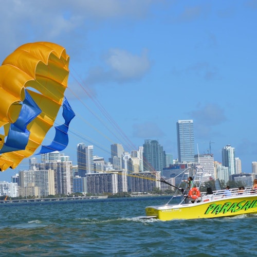 Miami: Parasailing Experience