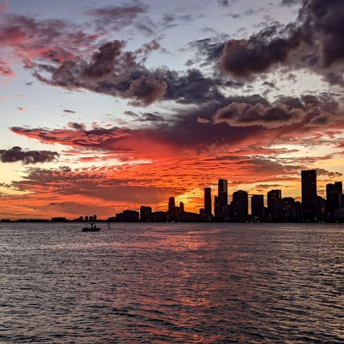 Miami: Skyline Sunset Cruise with Mojito Bar