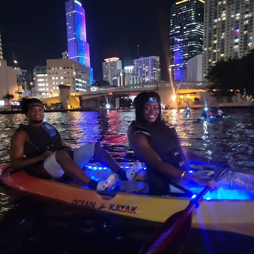 Miami: Excursión Nocturna en SUP o Kayak por las Luces de la Ciudad